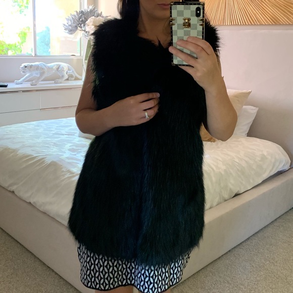 Armani Exchange Fur Vest - Picture 2 of 6